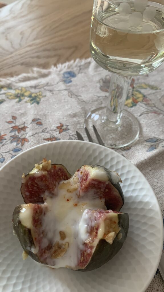 Gebackene Feigen mit Ziegenkäse und Walnüssen – ein Genuss für Feinschmecker