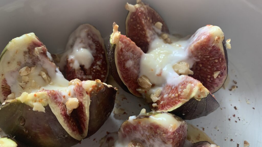 Gebackene Feigen mit Ziegenkäse und Walnüssen – ein Genuss für Feinschmecker