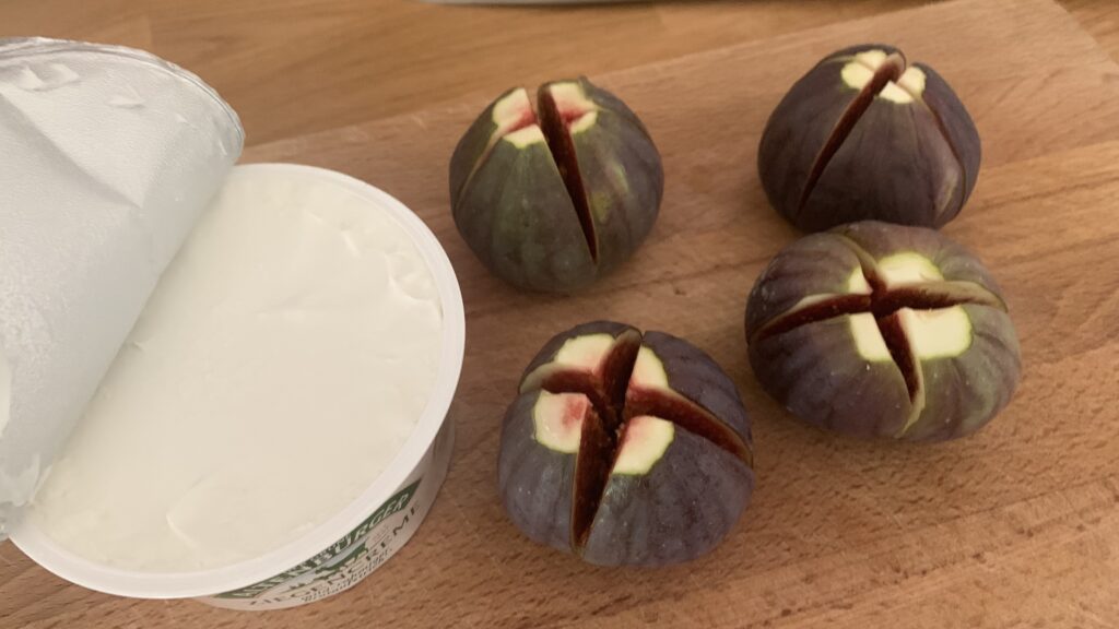 Gebackene Feigen mit Ziegenkäse und Walnüssen – ein Genuss für Feinschmecker